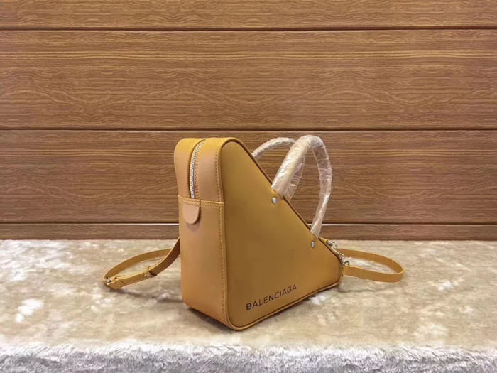 BALENCIAG巴黎世家 17秋冬 爆款三角包 原版進口皮 476975  BL1838